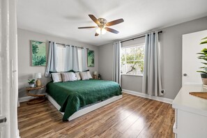 3 Schlafzimmer, Schreibtisch, Bügeleisen/Bügelbrett, kostenloses WLAN