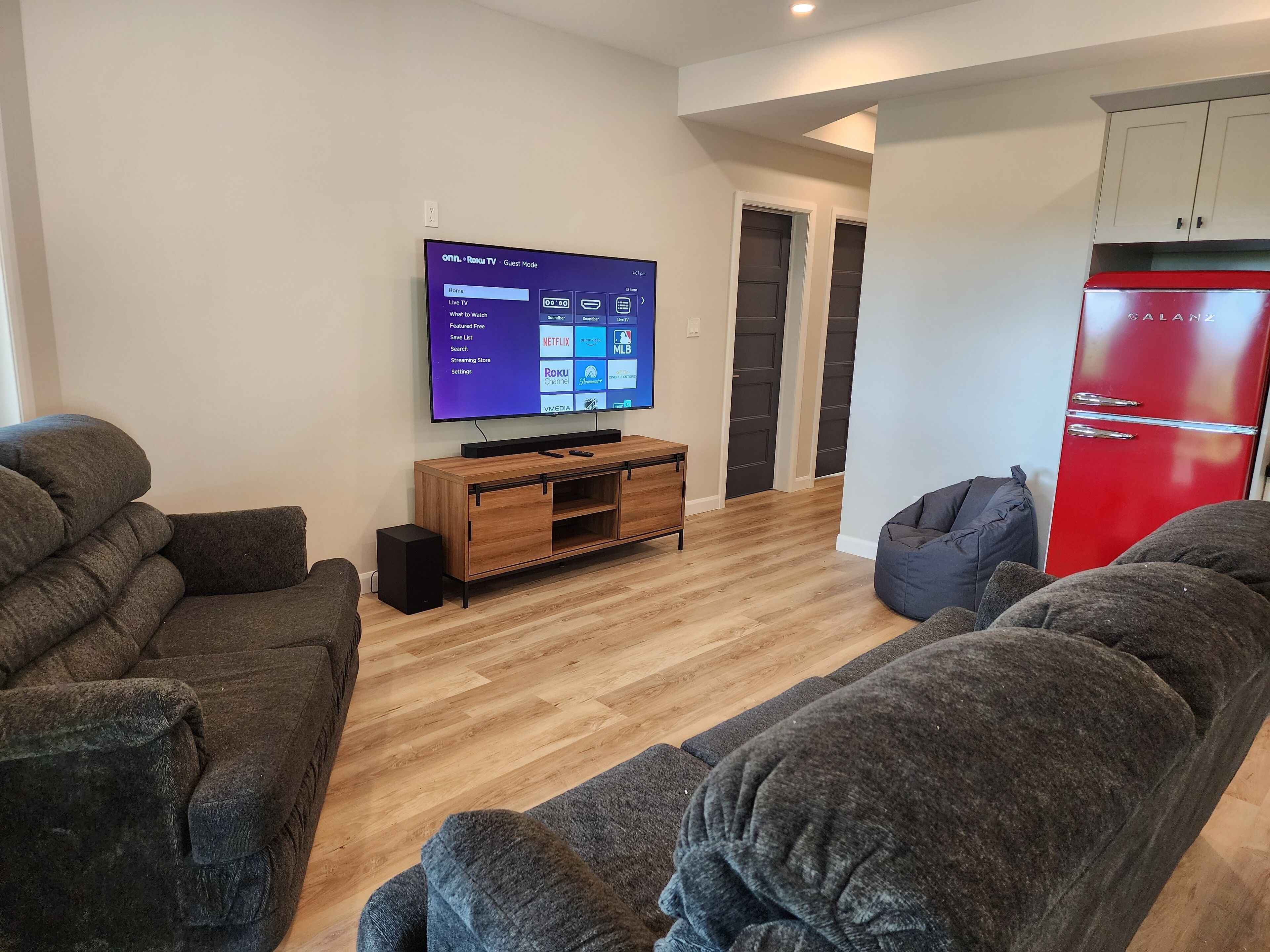 Luxury Waterfront Cottage on beautiful Little Doe Lake