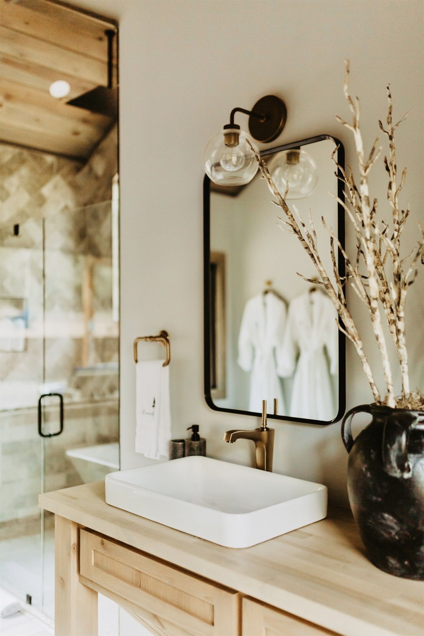 New! Secluded Luxury Cabin. Couples retreat. Family Getaway, Fire Pit