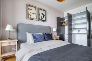 1 bedroom, iron/ironing board, WiFi, bed sheets - Airy Donaustadt 1BR w/ Gym & Rooftop Pool, nr U1, by Blueground (Vienna)