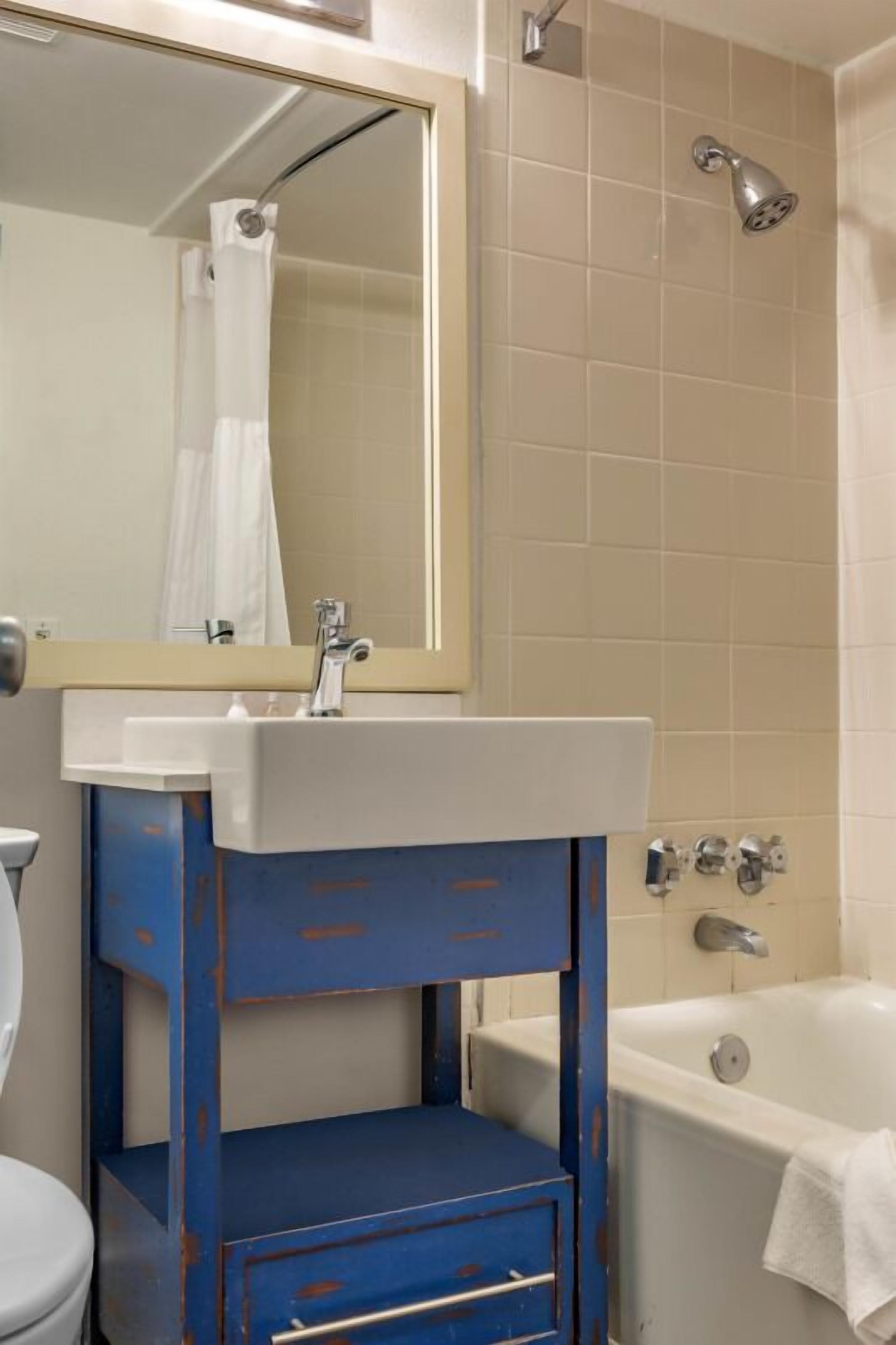 Look No Further! Garden View, Direct Beach Access, Free Parking, Onsite Dining