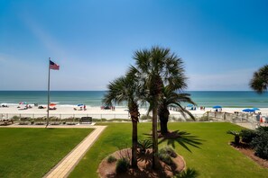 Property grounds - Uncrowded Corner Beachfront 3BR w/3 New Spa Baths (Gulf Shores)
