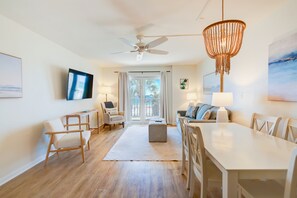 Smart TV, books - Uncrowded Corner Beachfront 3BR w/3 New Spa Baths (Gulf Shores)