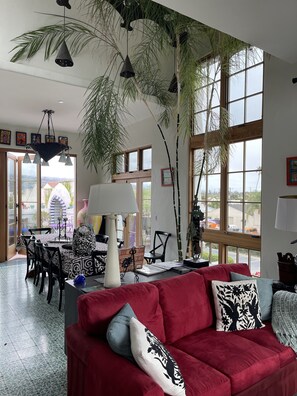 Smart TV, libri, stampante