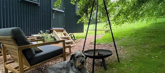 Shepherd's Hut - Sleeps 2 - Pet friendly - Parking