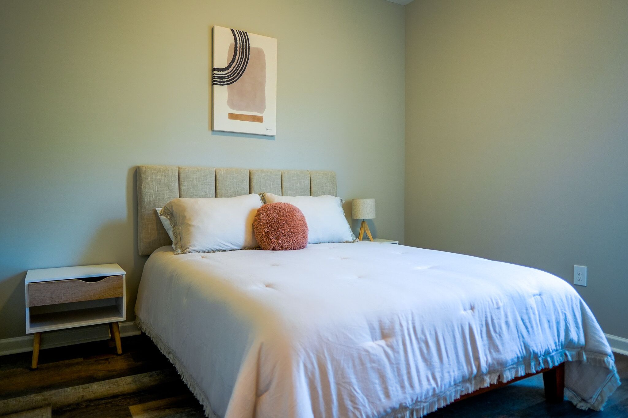 Scandinavian Cottage 4 miles to Duke-King Size Bed