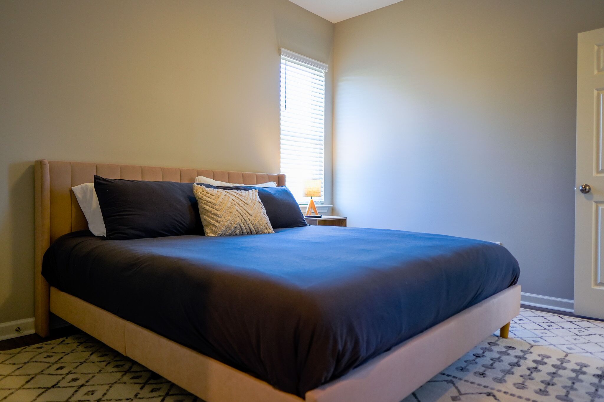 Scandinavian Cottage 4 miles to Duke-King Size Bed