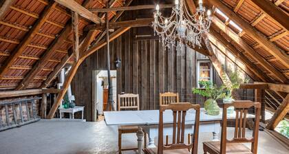 Ferienwohnung 'Kleiner Hof Rosenrot' mit Garten und WLAN