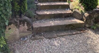 Ferienwohnung 'Kleiner Hof Rosenrot' mit Garten und WLAN