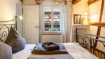 1 habitación, tabla de planchar con plancha, wifi gratis y ropa de cama