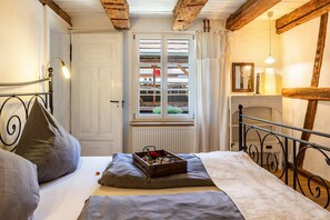 1 bedroom, iron/ironing board, free WiFi, bed sheets - Apartment 'Kleiner Hof Vergissmeinnicht' with Shared Terrace, Shared Garden and Wi-Fi (Endingen am Kaiserstuhl)