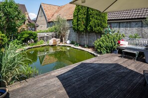 Terrace/patio - Apartment 'Kleiner Hof Vergissmeinnicht' with Shared Terrace, Shared Garden and Wi-Fi (Endingen am Kaiserstuhl)