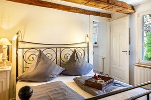 1 bedroom, iron/ironing board, free WiFi, bed sheets - Apartment 'Kleiner Hof Vergissmeinnicht' with Shared Terrace, Shared Garden and Wi-Fi (Endingen am Kaiserstuhl)