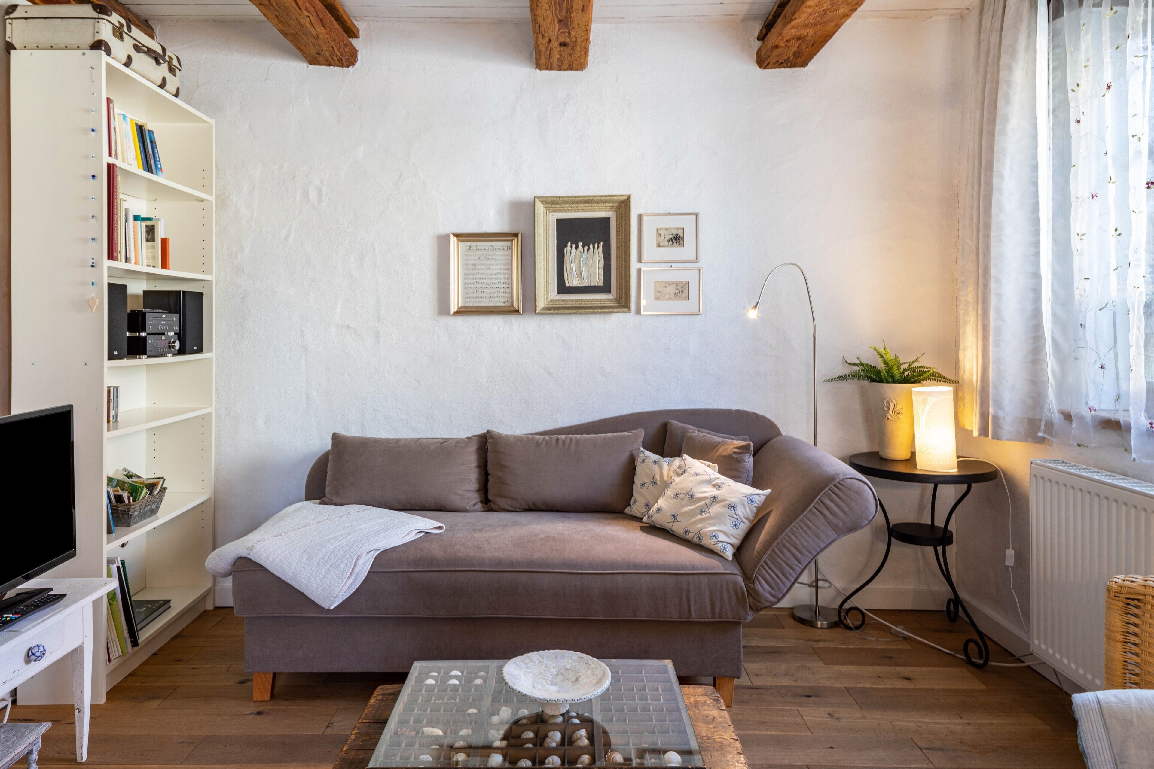 TV, fireplace, stereo