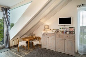 Interior - Holiday Apartment "Straub" with Mountain View, Balcony & Wi-Fi (Meckenbeuren)