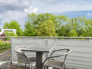 Outdoor dining - Holiday Apartment "Straub" with Mountain View, Balcony & Wi-Fi (Meckenbeuren)