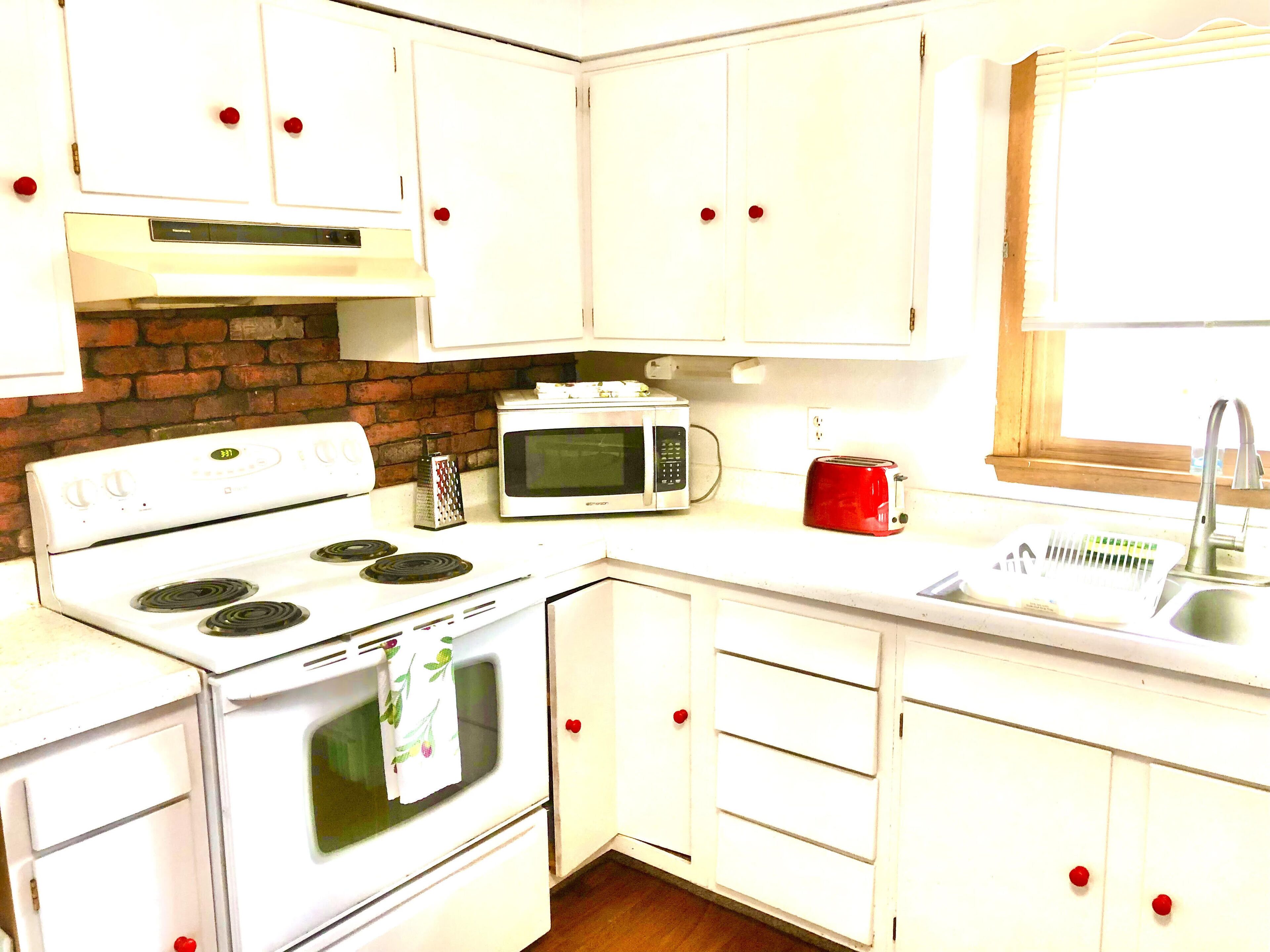 Take It Easy, Live Simply, 3bd APT!