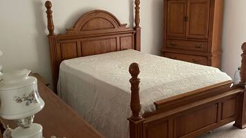 3 bedrooms, iron/ironing board, bed sheets