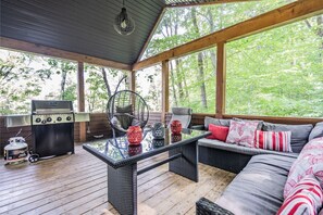 Outdoor dining - Le Pik-Bois - In the middle of nature with Spa (Sainte-Émélie-de-l'Énergie)