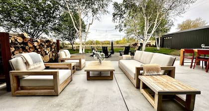 Modern on the Rocks (with Outdoor Shower!) - In the Heart of Wine Country