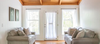 3BR 3 Bath home with hot tub eight minutes from Cave Run Lake