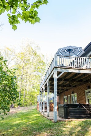 Property grounds - 3BR 3 Bath home with hot tub eight minutes from Cave Run Lake (Morehead)