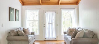 3BR 3 Bath home with hot tub next to Cave Run Lake