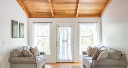 3BR 3 Bath home with hot tub next to Cave Run Lake