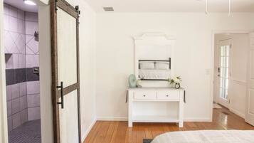 3 bedrooms, iron/ironing board, travel crib, free WiFi