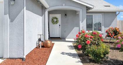 The Poppy House 4bd near NAS