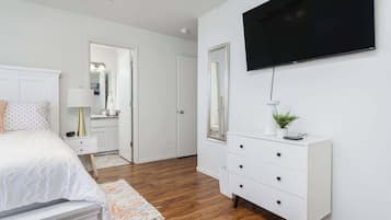 4 bedrooms, iron/ironing board, WiFi, bed sheets
