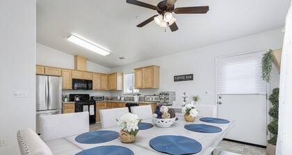 Bright & Comfy House Near NAS with Free Parking