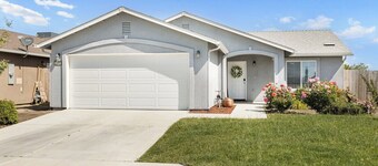 Bright & Comfy House Near NAS with Free Parking