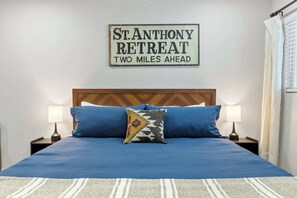 1 dormitorio, tabla de planchar con plancha, wifi y ropa de cama