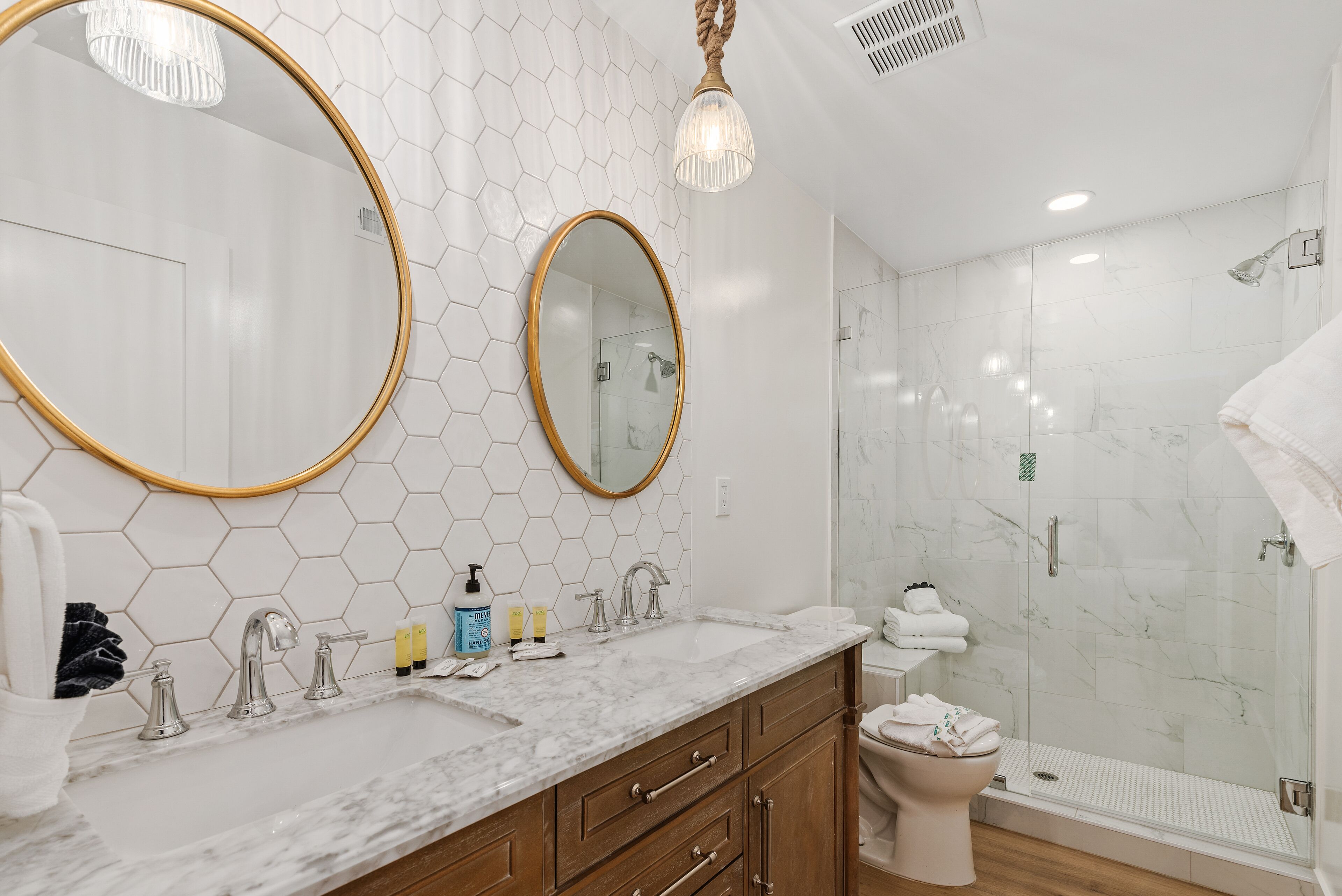 211A  Freshly Renovated Steps from the Sand at the Beach Oceanside