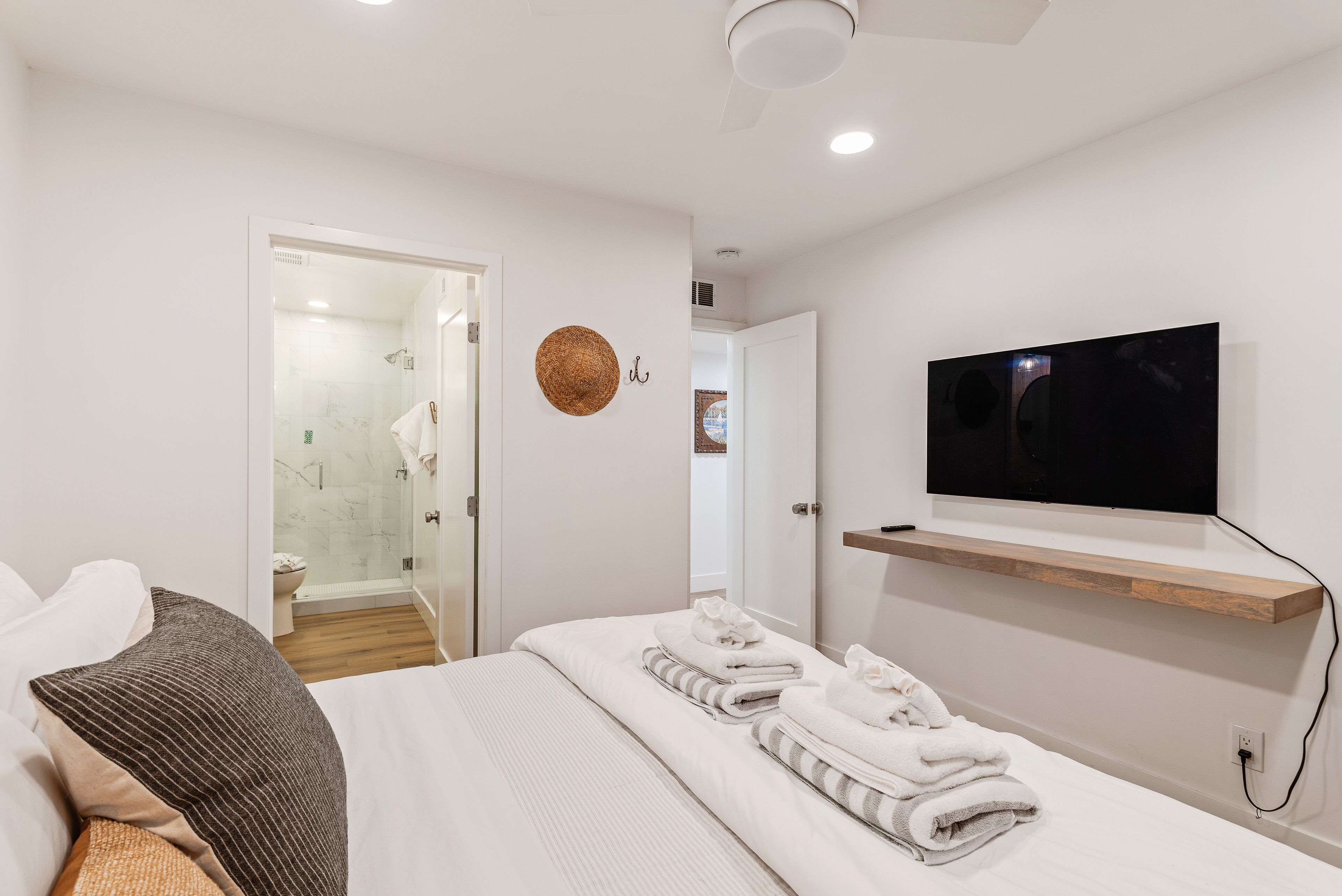 211A  Freshly Renovated Steps from the Sand at the Beach Oceanside