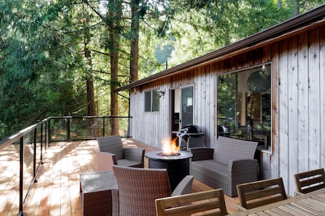 Terrace/patio. Ocean Vista in The woods a cozy cabin located in Salt Spring.