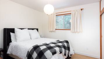 3 bedrooms, free WiFi, bed sheets