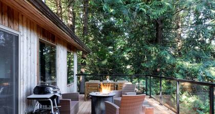 Ocean Vista in The woods a cozy cabin located in Salt Spring.