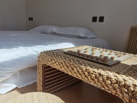 Elite House | Premium bedding, individually decorated, individually furnished, desk