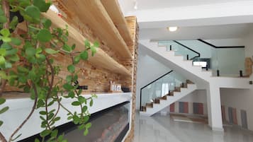 Vista frontal de la propiedad