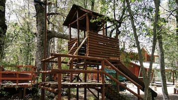 Children’s play area – outdoor