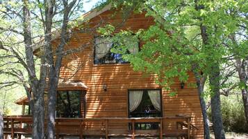 Superior Cabin | 2 bedrooms, free WiFi, bed sheets
