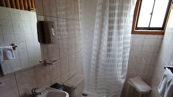 Family Cabin | Bathroom | Rainfall showerhead, free toiletries, hair dryer, towels