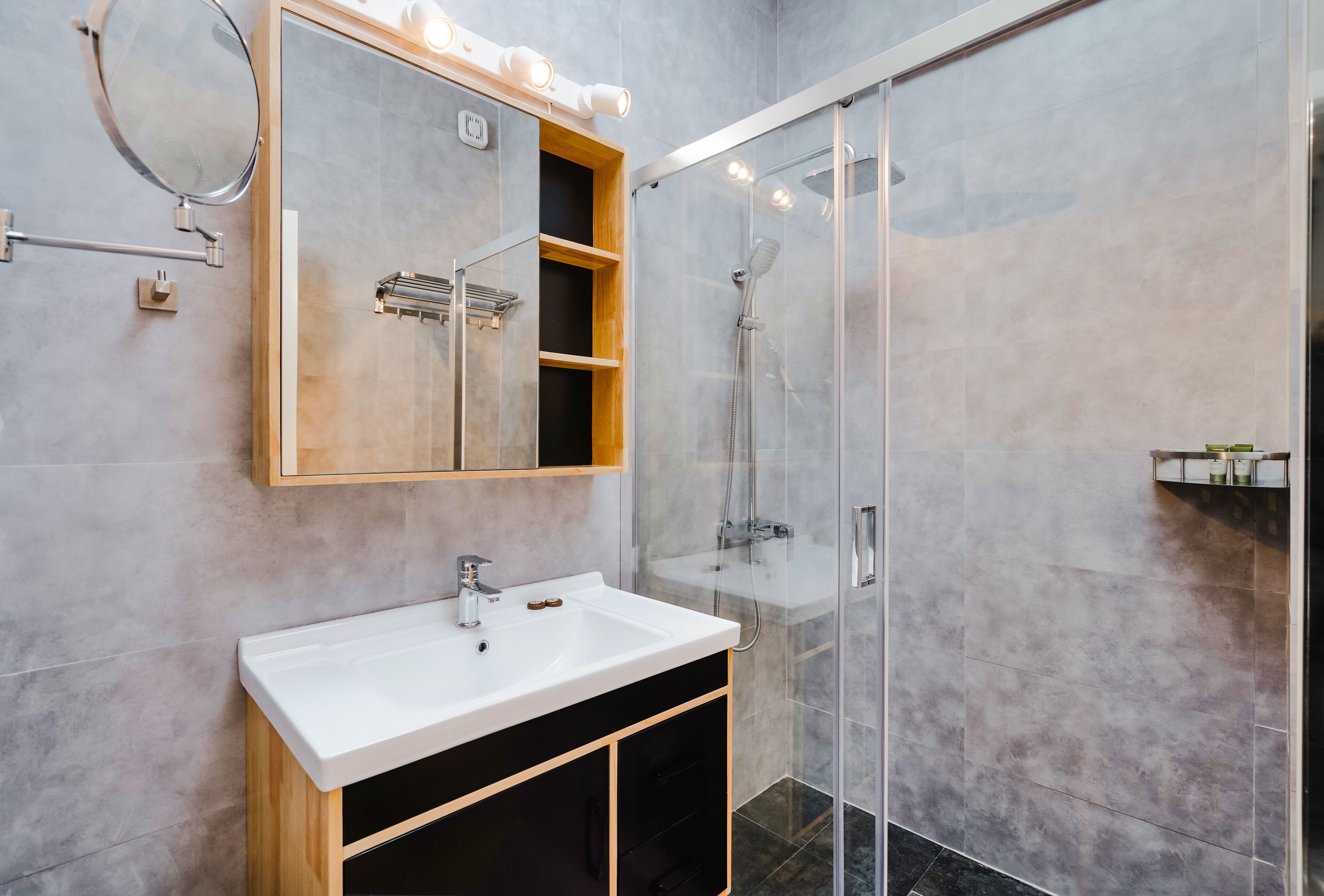 Sanders Home Suites - Charming Downtown Studio