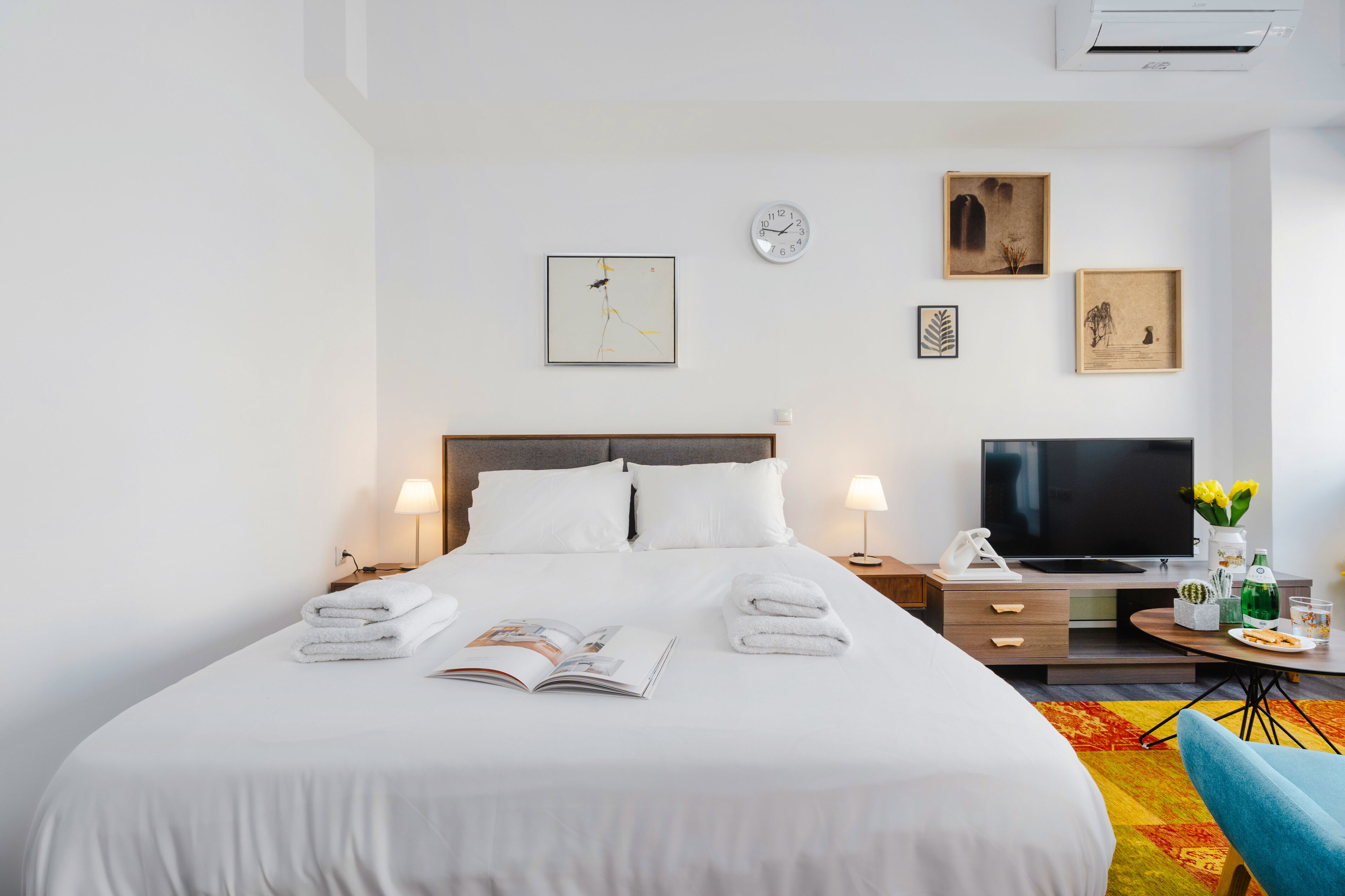 Sanders Home Suites - Charming Downtown Studio