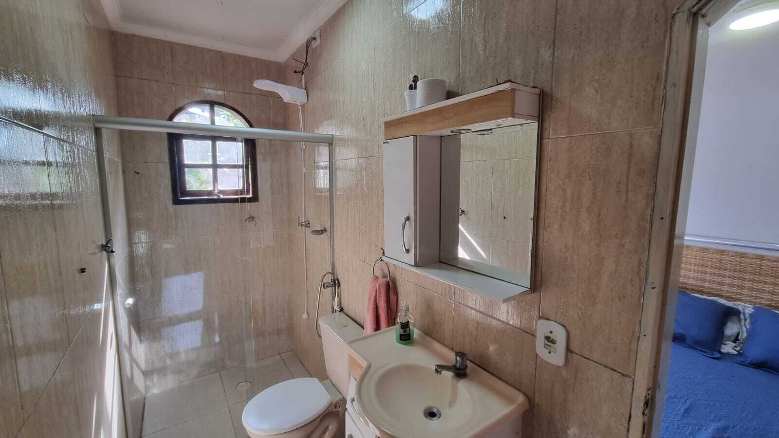 Guest House w/ pool, lake, gym and more