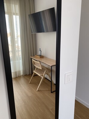 Bureau, Wi-Fi gratuit, draps fournis