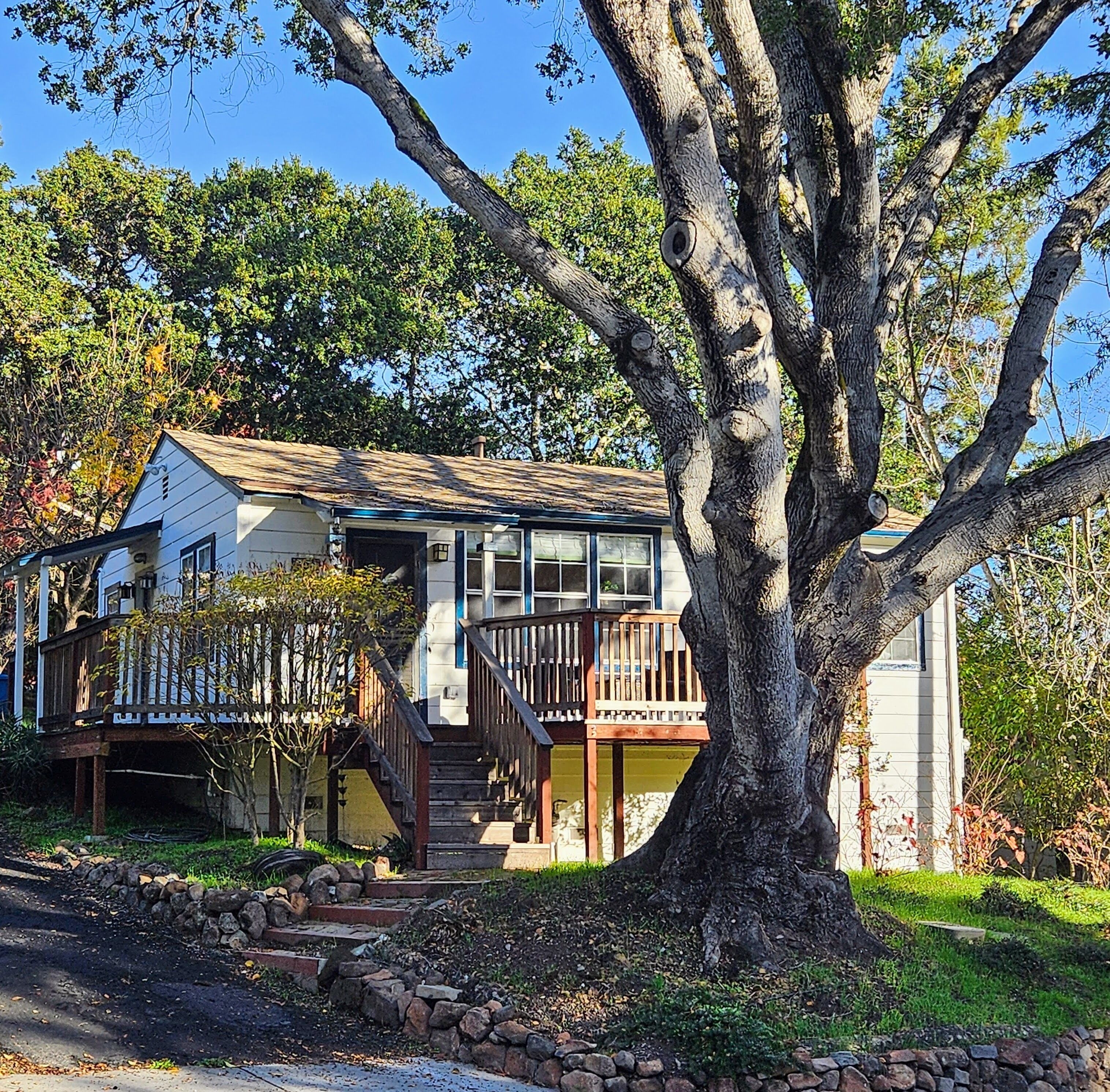 Cozy Cottage - Family Friendly - Walk to downtown Petaluma