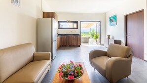 TV - Sasha Apartment - panoramic view with pool (Jan Thiel)